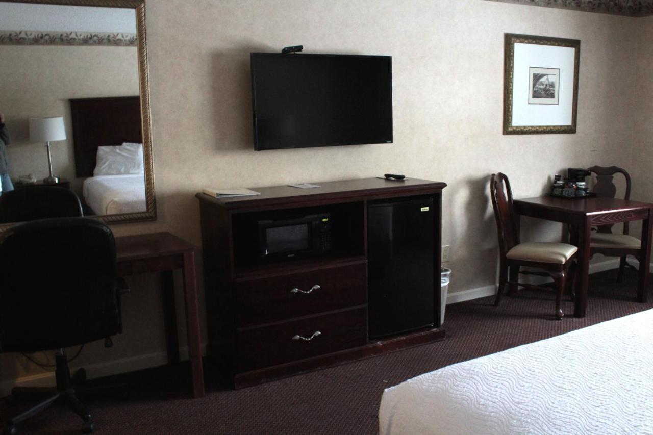 Shiretown Inn & Suites Houlton Экстерьер фото