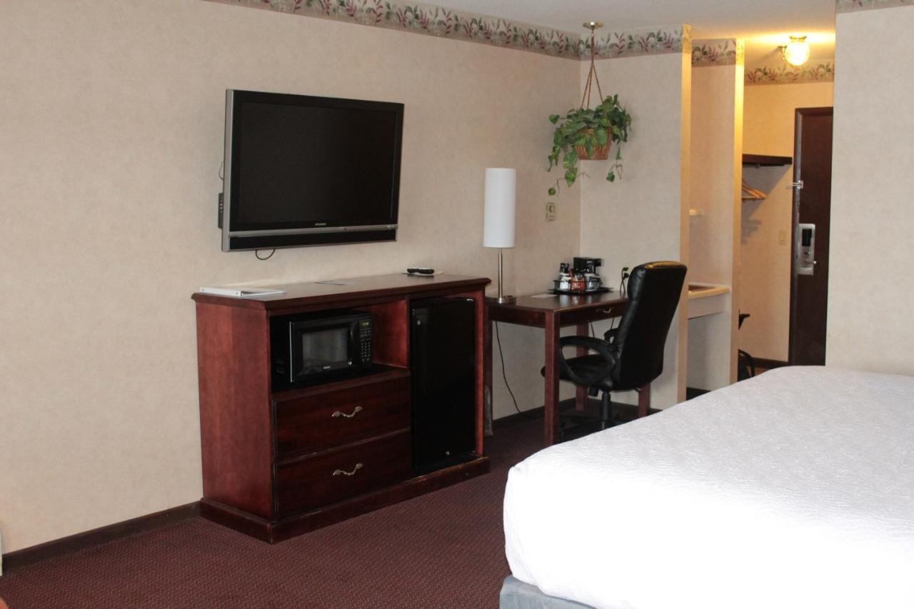 Shiretown Inn & Suites Houlton Экстерьер фото