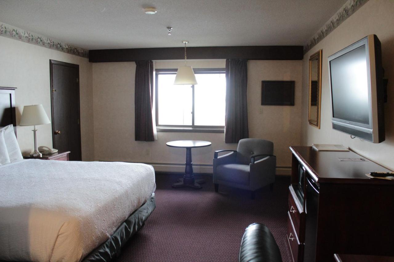 Shiretown Inn & Suites Houlton Экстерьер фото