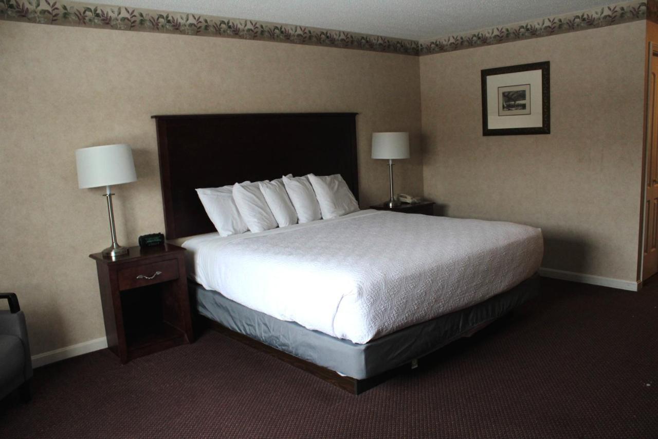 Shiretown Inn & Suites Houlton Экстерьер фото