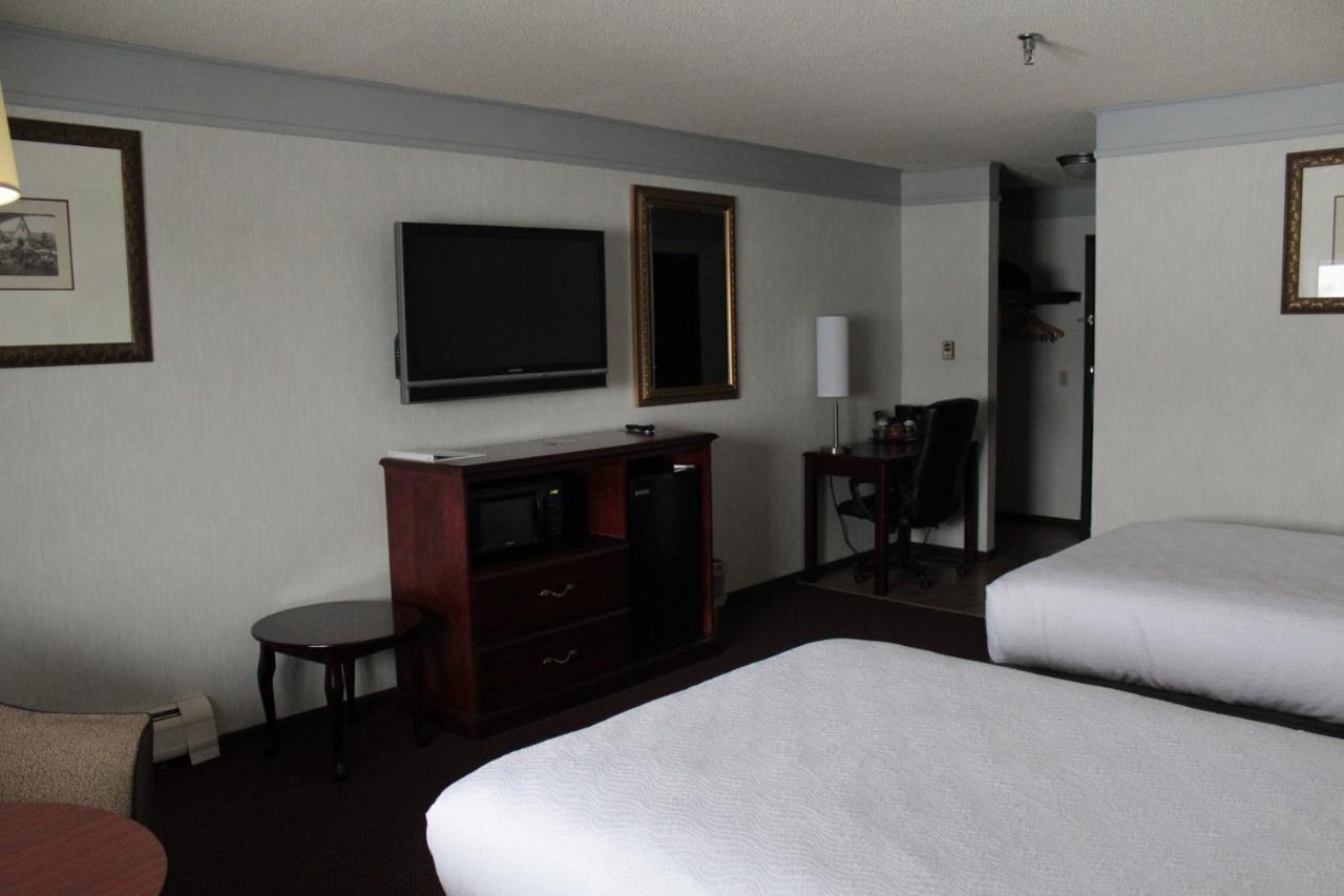 Shiretown Inn & Suites Houlton Экстерьер фото